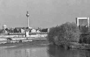 Charite mit Alexanderufer