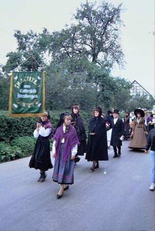 Festumzug, Trachten aus Catterfeld und Altenbergen