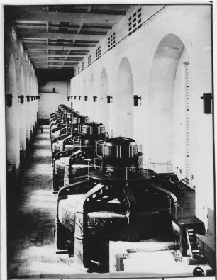 Staustufe Kachlet, Maschinenhalle