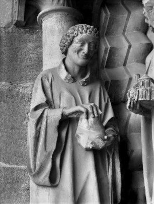 Adamspforte — Linkes Gewände mit dem heiligen Stephanus, Kaiserin Kunigunde und Kaiser Heinrich II. — Heiliger Stephanus