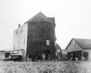 Schönteichen-Hausdorf. Rausch Mühle, Motormühle mit Resten des Turmholländers, vor 1947, Repro