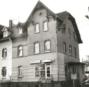 Böhlen-Großdeuben, Hauptstraße 105/107. Doppelwohnhaus (um 1895/1900). Straßenansicht Nummer 105