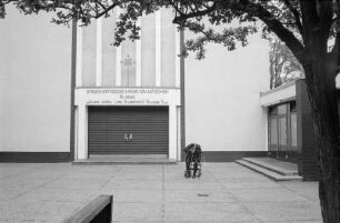 In Berlin-Schöneberg : In Berlin-Schöneberg, Potsdamer Strasse