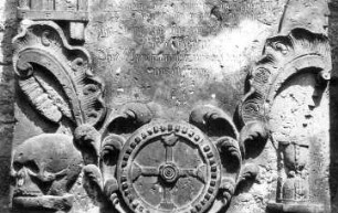 Kamenz. Grabstein des Müllers Freudenberg an der Hauptkirche, Detail