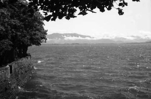 Lindau: Bewegter See, an der Außenpromenade