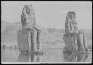 Theben, Die Memnoskolosse aus der Zeit Amenophis III.