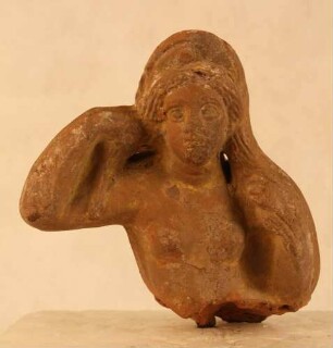 Oberkörper der haarauswindenden Aphrodite