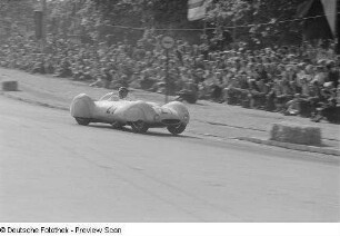 Arthur Rosenhammer in einem EMW 1500ccm-Sportwagen beim 6. Leipziger Stadtparkrennen