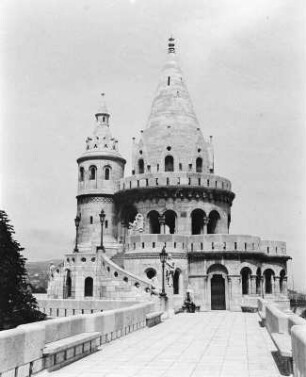 Budapest, Fischerbastei : Ungarn, Budapest. Fischerbastei mit St. Stephanskirche (1895-1902; Frigyes Schulek)