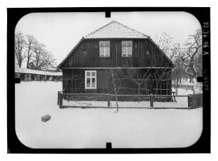 Baruth/Mark-Glashütte, Hüttenweg 8. Arbeiterwohnhaus (um 1840). Giebelfront