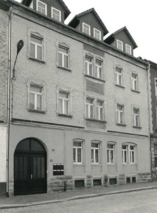 Neustadt in Sachsen, Karl-Marx-Straße 26. Wohnhaus (um 1900/1905)
