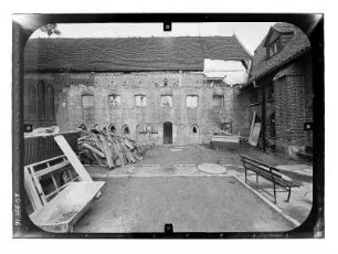 Rühn. Ehem. Zisterzienser-Nonnenkloster. Klosterkirche (M. 13. Jh.). mit Ostflügel von Süden
