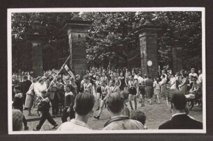 Umzug von Sportlern. Detmold. Lange Str. Papierabzug