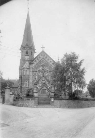 Döhlen (Freital-Döhlen). Lutherkirche (1881/1882; G. L. Möckel). Ansicht von Osten