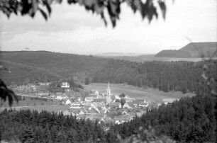 Kirchen-Hausen: Blick von der Höhe auf Kirchen-Hausen