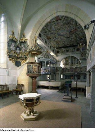 Dresden-Leubnitz-Neuostra. Leubnitzer Kirche. Inneres mit Taufe, Kanzel, Nöthnitzer Betstube (1671, Bemalung v. G. Lucas) und Orgel (1762; D. Schubert)