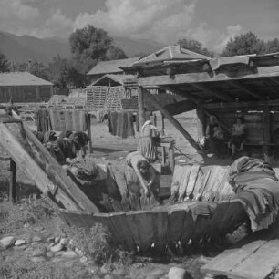 Wasserstelle in der Ortschaft. Öffentlicher Wäscheplatz in Bansko