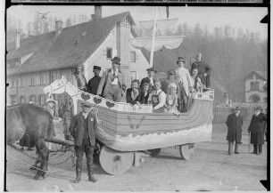 Fasnacht Sigmaringen 1936; Umzugswagen 'Eheschiff'; Wohngebäude im Bauhof