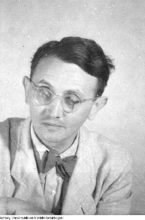 "Volksstimme" Dresden, Erste Zeitung der Kommunistischen Partei Deutschlands (KPD) für den Raum Dresden nach der Befreiung vom Faschismus 1945. Die Redaktionsmitglieder, darunter Horst Sindermann und Elsa Frölich, Sommer 1945