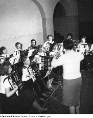 Junge Pioniere Kulturarbeit; Volksmusikschule; Jugend-Rotkreuz