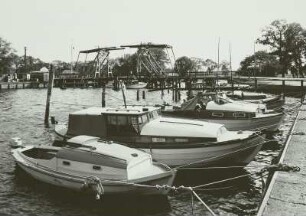 Greifswald-Wieck, Klappbrücke über der Ryck. Blick landwärts