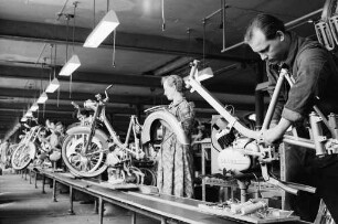 Fahrradproduktion bei der Firma Gritzner.