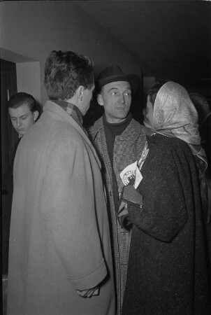 Besuch und Auftritt des französischen Schauspielers Gérard Philipe als Hauptdarsteller. Fotoserie anläßlich des Gastspiels des Pariser Théâtre National Populaire (TNP) mit "Ruy Blas" von Victor Hugo im Großen Haus der Staatstheater Dresden, 19. März 1955