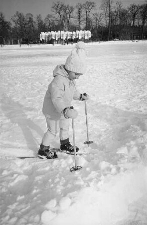 Skifahren im Schlossgarten.