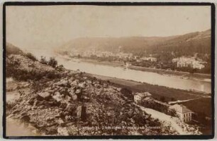 Bad Schandau-Krippen. Abraumhalden der ehemaligen Steinbrüche und Bahnhof gegen Elbtal und Bad Schandau