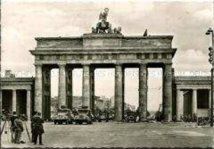 Kampfgruppen sperren das Brandenburger Tor