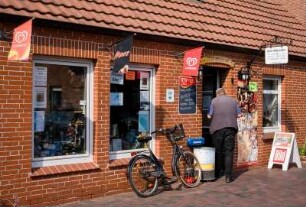 Deutschland. Niedersachsen. Ditzum. Tante Emma Laden