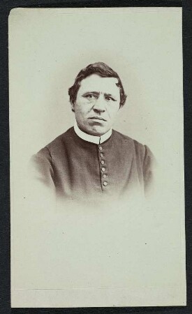 Porträt Augustin Scherer : Foto-/Bildersammlung Stenografische Sammlung. Porträt Augustin Scherer. Photographie. Carte de visite (um 1877; C. A. Czichna). Dresden: SLUB P a 0516