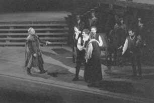 Szenenbilder aus "Hamlet" von William Shakespeare in der Regie von Fritz Wendel. Staatstheater Dresden, 13.01.1957 : Mit Horst Schulze in der Titelrolle, Thea Elster als Ophelia, Siegfried Göhler als Claudius u. a.