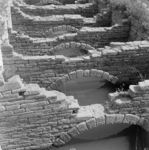 Delos, griechische Insel der Kykladen im Ägäischen Meer, Große Zisterne unterhalb des Theaters
