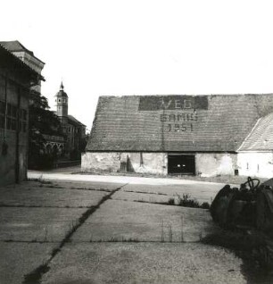 Dohna-Röhrsdorf-Gamig. Ehemaliges Rittergut Gut Gamig (1501/1900; Umbau und Turm 1834, W. Hermann). Westliche Wirtschaftsgebäude (von Westen)