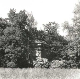Markkleeberg, Pfarrgasse 13/15. Keesscher Park (17./19. Jh.). Orangerie
