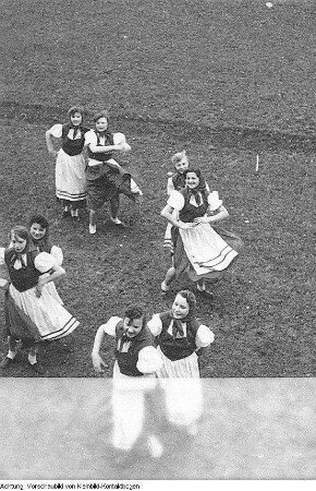 Kulturgruppen des VEB Kartonagenindustrie Dresden, April 1952