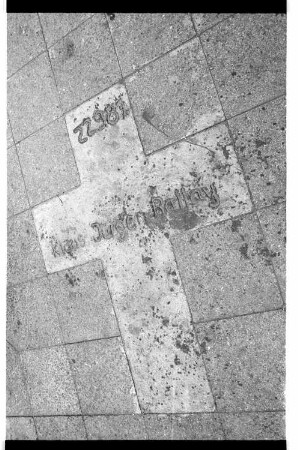 Kleinbildnegativ: Gedenkstein für Klaus-Jürgen Rattay, 1982