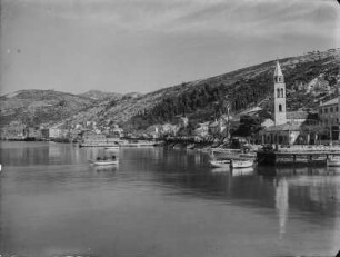 Bucht : Uferpromenade von Gruz
