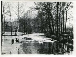Leipzig-Thekla. Blick über die vereiste Parthe, rechts das Parthe-Wehr