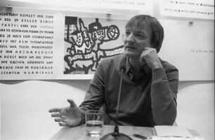 Brecht-Haus : Im Brecht-Haus: Volker Sielaff. Volker Sielaff, geb. am 1966 in Großröhrsdorf, ist ein deutscher Schriftsteller. Hintergrund-Bilder: Felix Martin Furtwängler.