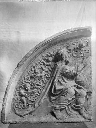 Bruchstück eines Tympanons, Christus mit der Weltkugel