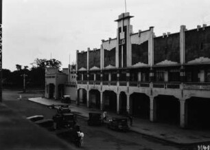 Gebäude in Lubumbashi : Blick auf ein dem 'Grand Hotel Leopold II' gegenüber gelegenes Gebäude in Lubumbashi.