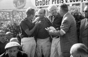 Nürburgring: Fangio auf dem Ehrenpodium