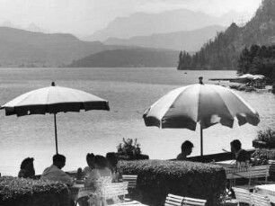 Deutschland. Voralpen. Blick von einem Restaurant auf den Walchensee