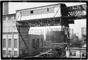 Bau Me 3 Dampfkesselhaus, Me 6 Wasserwerk und Luftzentrale, Me 501, 502, 503, Gasbehälter, Brücke von Bau Me 3 nach Bau Me 103