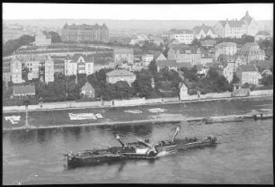 Meißen. Krankenhaus, Gymnasium,Elbe mit Schlepper