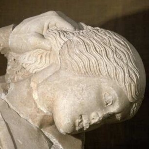Westgiebel, Figur E, Lapithin : Olympia, Archäologisches Museum. Mädchenkopf aus dem Westgiebel des Zeus-Tempels, 3. Jahrzehnt des 5. Jh. v. Chr.