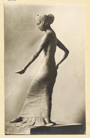 Javanische Tänzerin : Javanische Tänzerin. Gips (1920/1921; M. Molitor)