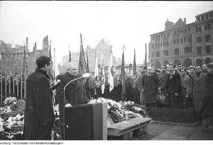 Dresden, Postplatz. 6. Gedenktag "13. Februar 1945". Kranzniederlegung und Kundgebung, 13. Februar 1951